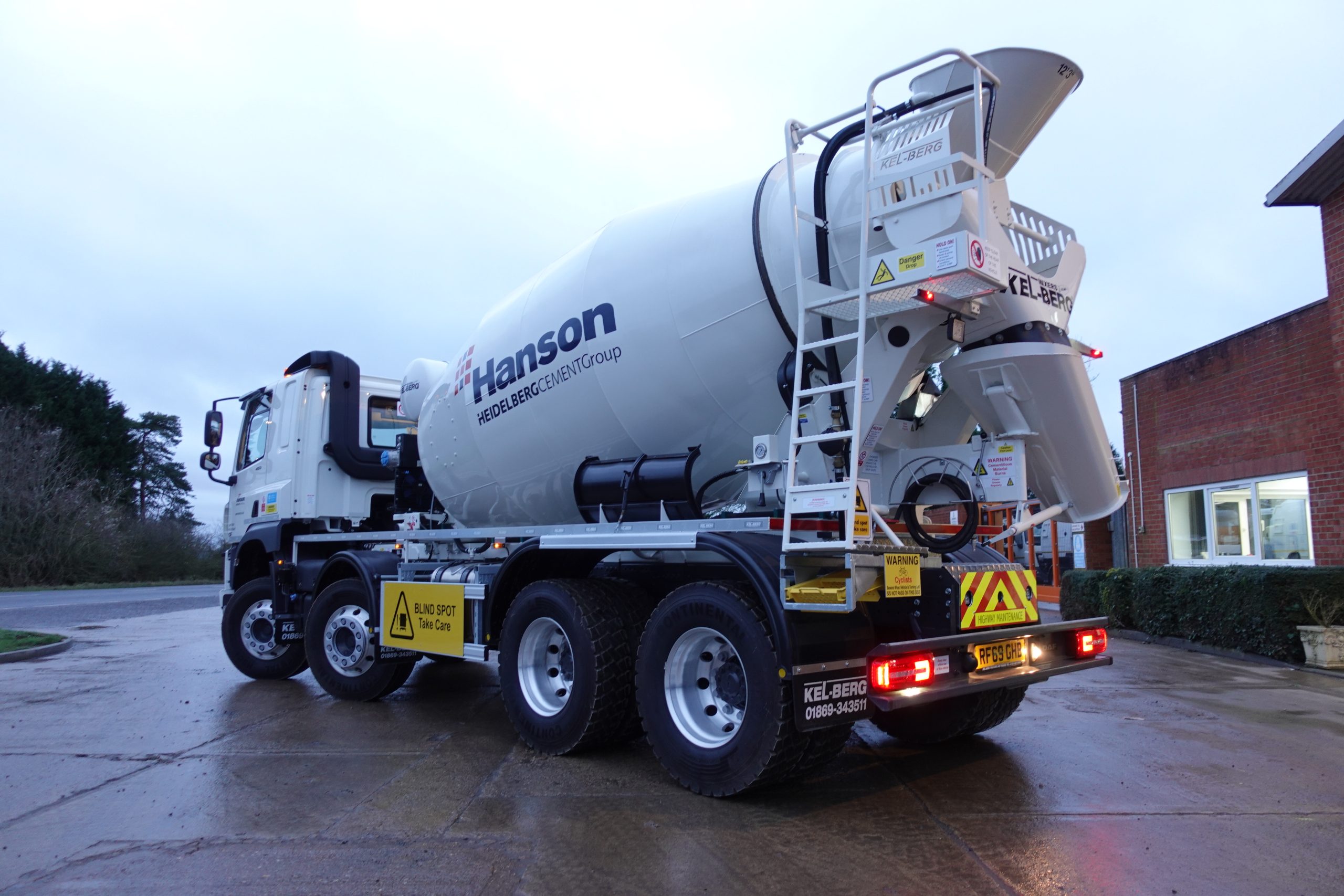 J.A. SELDON HAULAGE – DAF CF450 8X4 KBM/3/32 MIXER